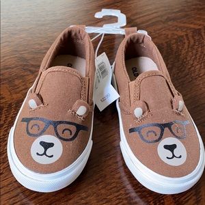 Old Navy slip on bear shoe Sz 6 NWT